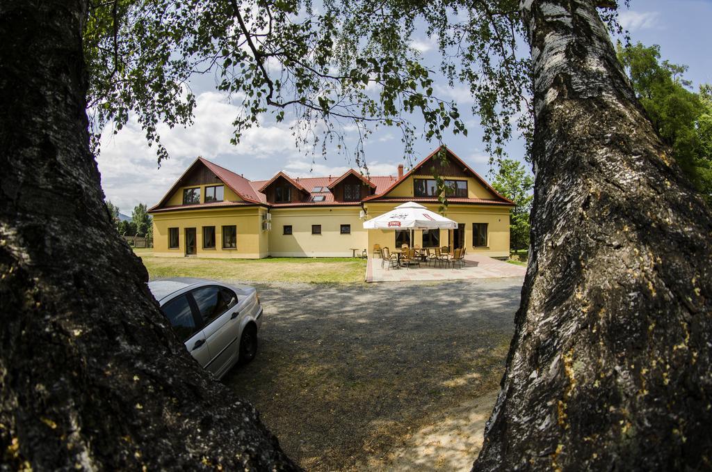 Pensjonat Lew Jaskiniowy Stronie Slaskie Bagian luar foto