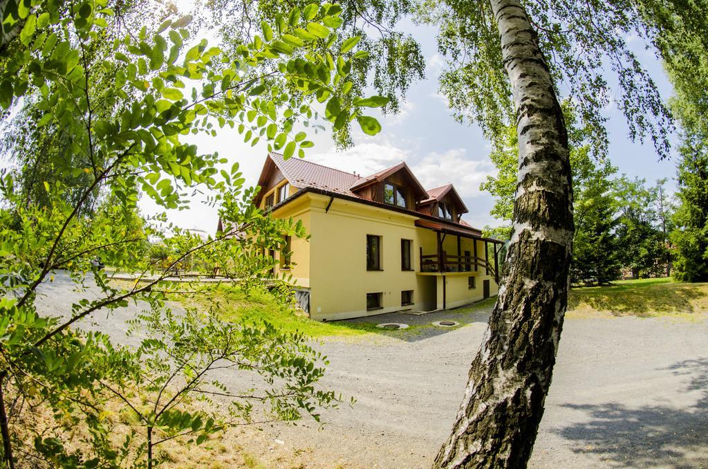 Pensjonat Lew Jaskiniowy Stronie Slaskie Bagian luar foto