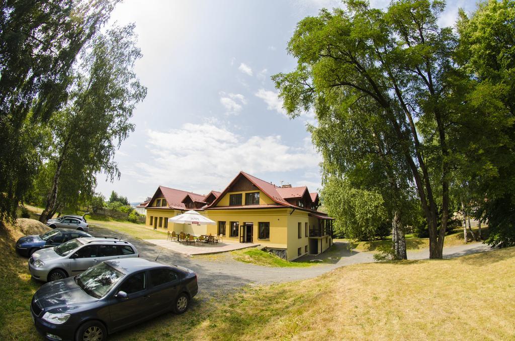 Pensjonat Lew Jaskiniowy Stronie Slaskie Bagian luar foto