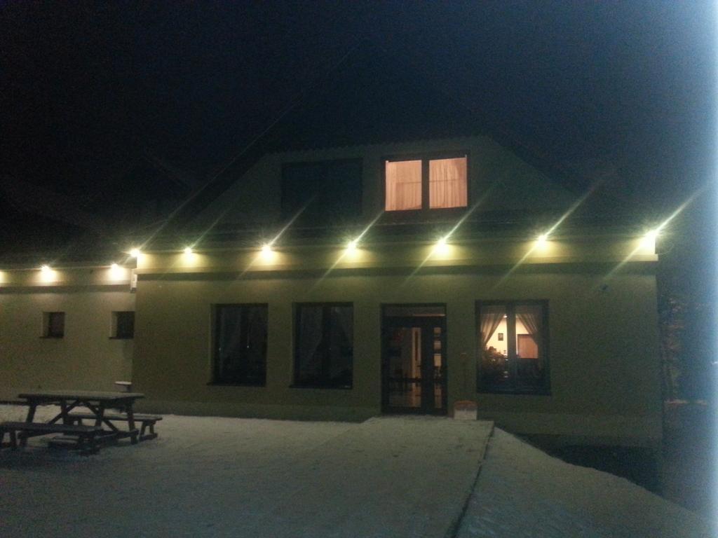 Pensjonat Lew Jaskiniowy Stronie Slaskie Bagian luar foto