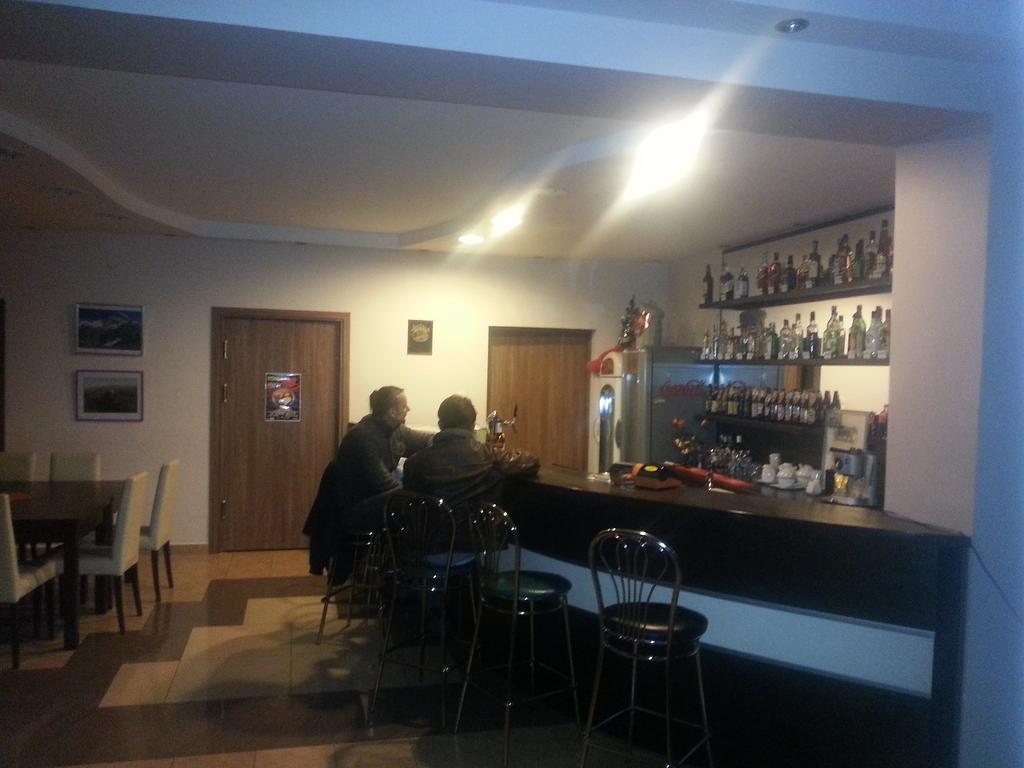 Pensjonat Lew Jaskiniowy Stronie Slaskie Bagian luar foto