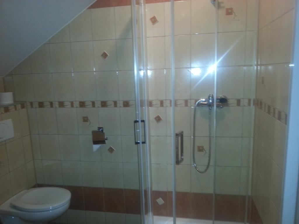 Pensjonat Lew Jaskiniowy Stronie Slaskie Ruang foto